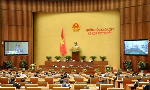 越南国会听取财政预算执行情况报告