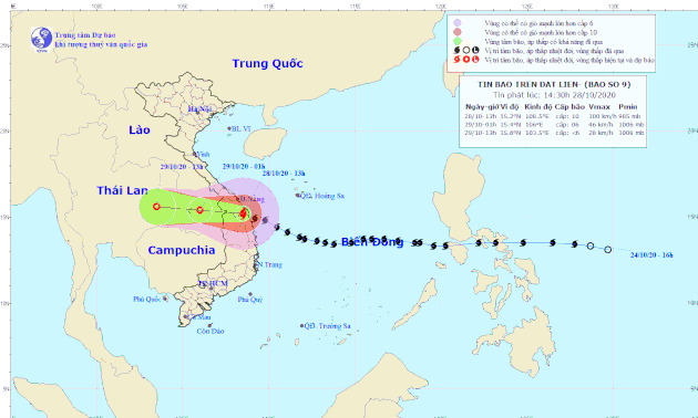台风莫拉菲登陆越南中部，多间住房坍塌掀顶