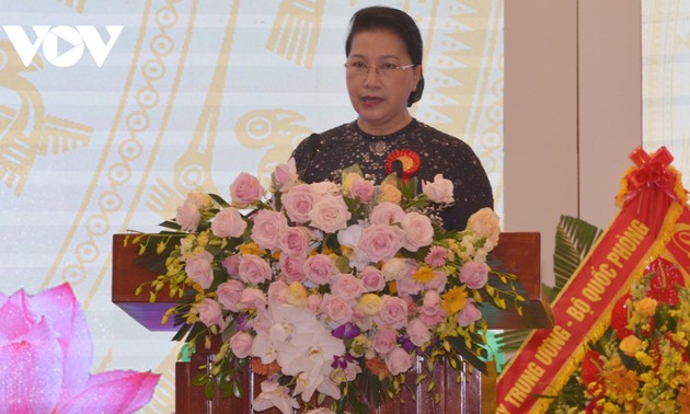 越南国会主席阮氏金银出席越南法部第五次爱国竞赛大会