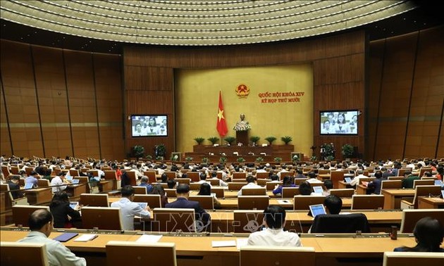 越南第十四届国会第十次会议继续进行