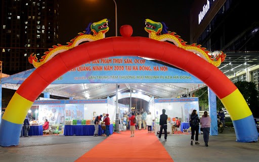 ​ 水产品和一个乡坊一种产品推介周开幕式和2020年广宁旅游促进活动4日在河内举行