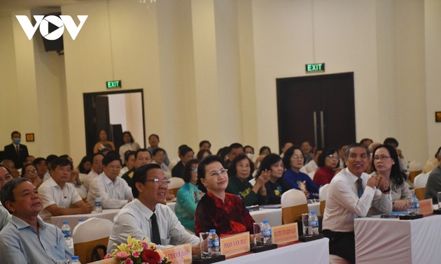越南国会主席阮氏金银出席越南第一届国会选举75周年纪念见面会