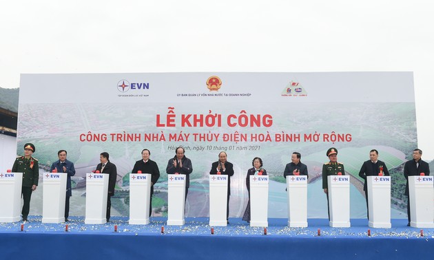 越南政府总理阮春福出席和平水电站扩建项目动工仪式