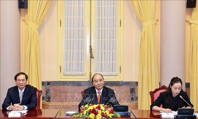 国家主席阮春福在河内会见东盟各国大使和代办代表