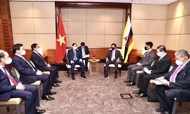 越南政府总理范明政与文莱国王哈吉·哈桑纳尔·博尔基亚举行会晤