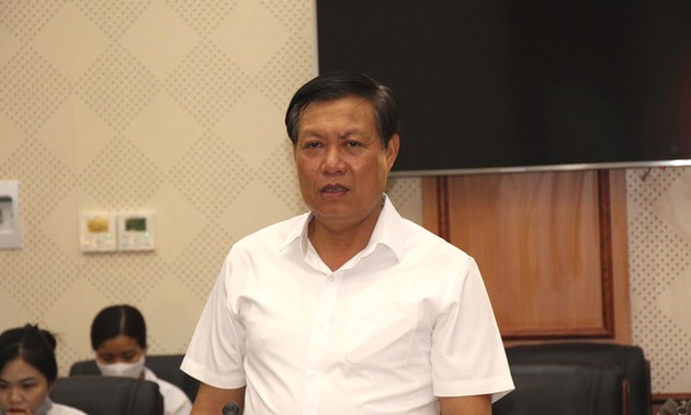 越南卫生部副部长杜春宣视察兴安省新冠肺炎疫情防控工作