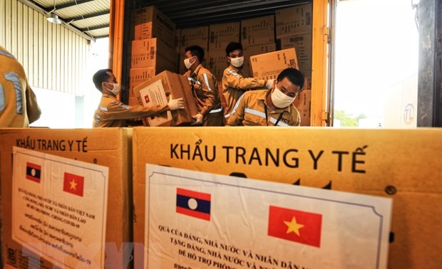 老挝媒体报道越南在抗疫阻击战中给予的宝贵援助