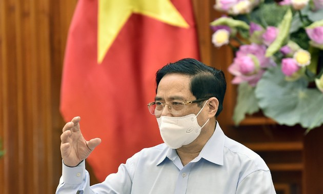 越南政府总理范明政与卫生部座谈：解决紧迫问题 更有效开展防疫工作