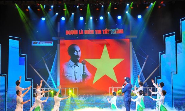 胡志明主席出国寻找救国之路一百一十周年纪念活动纷纷举行