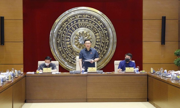 越南国会主席王庭惠： 立法服务建设发展