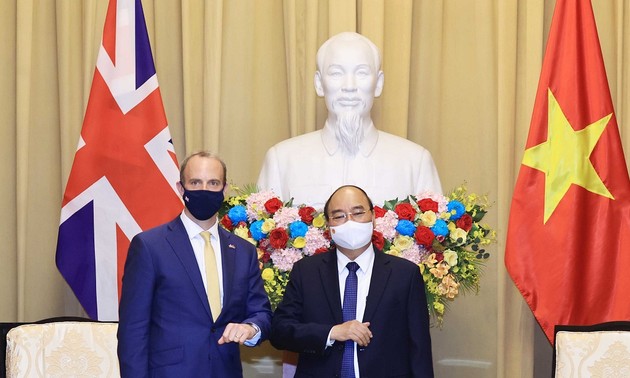 越南与英国加强各领域合作