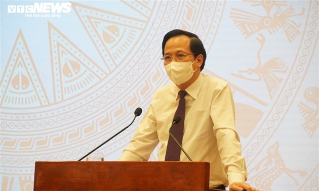 越南政府总理范明政批准总额26万亿越盾的受疫情影响的劳动者帮扶政策