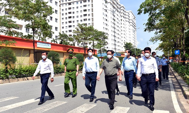 越南政府总理范明政与胡志明市领导班子就防疫工作举行会议