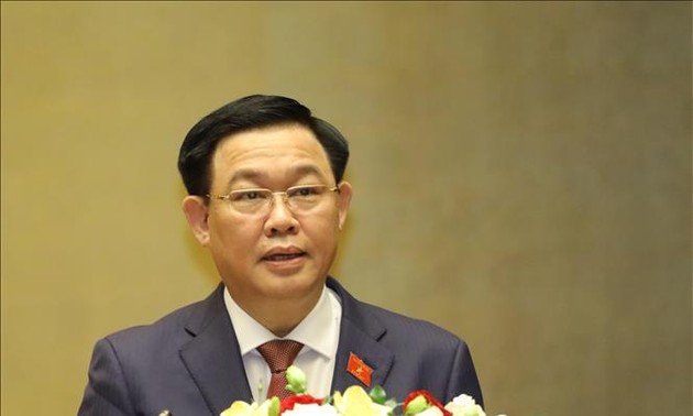中国全国人大常委会委员长栗战书向越南国会主席王庭惠致贺电