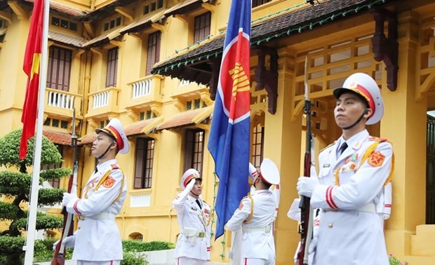 东盟成立54周年：越南同东盟其他成员国携手渡过难关，实现发展