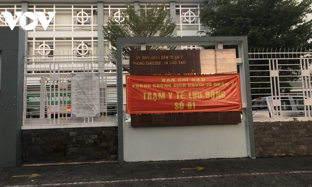 越南胡志明市将照顾新冠肺炎病例的两家移动医疗站投入运行