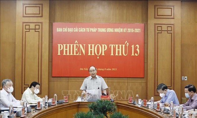 越南国家主席阮春福主持中央司法改革指导委员会会议
