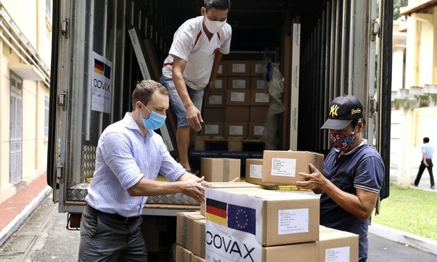 德国援助越南的85.2万剂疫苗运抵河内