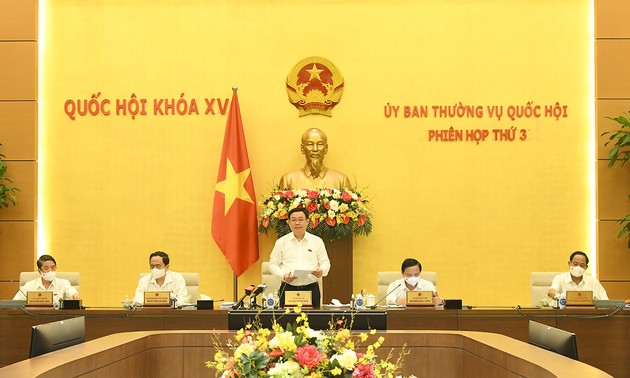 越南国会常委会审议一系列重要问题