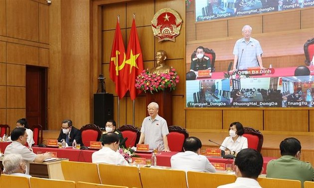 越共中央总书记​阮富仲与河内选民接触