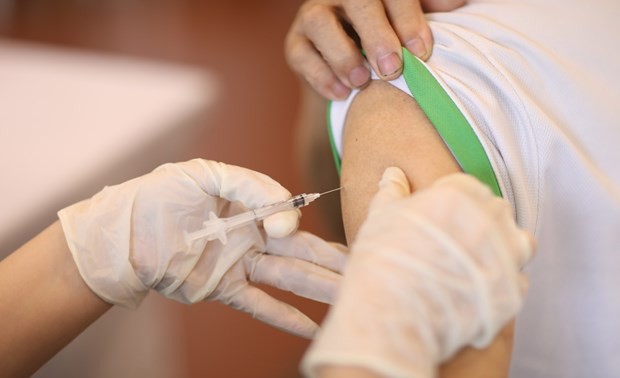 越南卫生部先给16、17岁未成年人接种疫苗，随后再给更低年龄对象接种