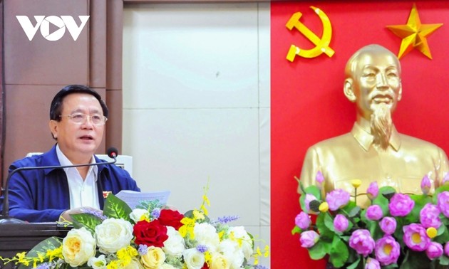 越共中央政治局委员阮春胜与广宁省芒街市选民接触