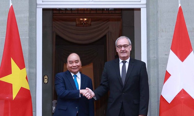 越南国家主席阮春福对瑞士和俄联邦的正式访问取得圆满成功