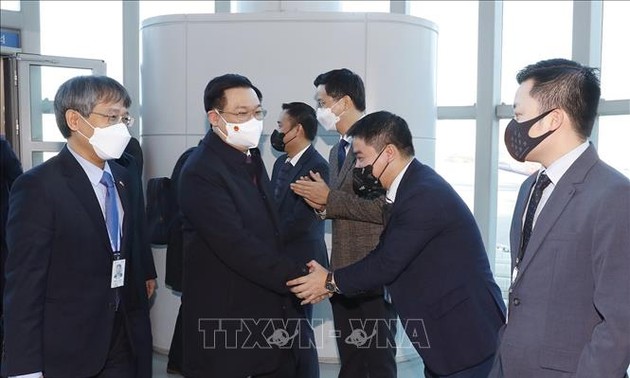越南国会主席王庭惠抵达首尔开始对韩国的正式访问