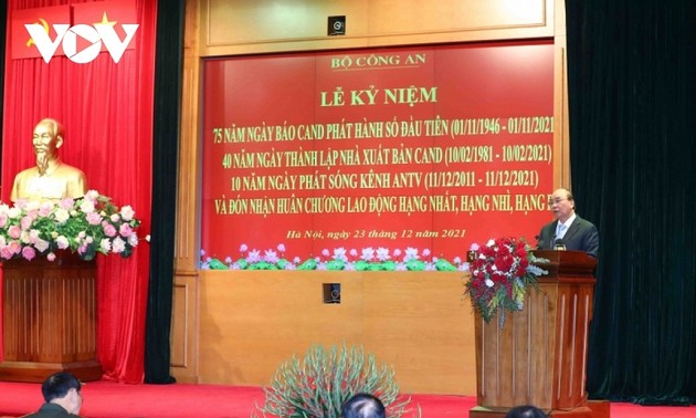 阮春福出席《人民公安报》创刊75周年纪念活动