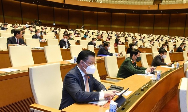越南国会通过了一项支持社会经济复苏和发展的决议