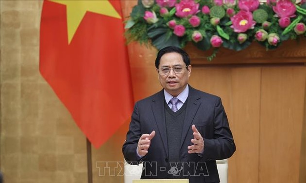 越南政府总理范明政：建设和完善体制要紧贴实践