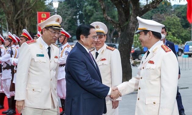越南政府总理范明政要求清化省公安积极参加防疫工作