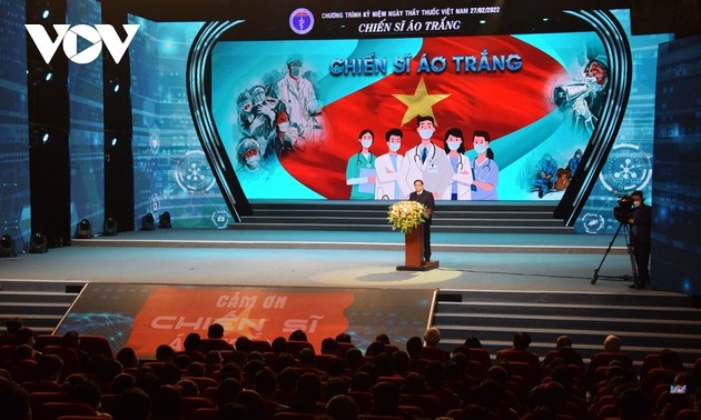越南政府总理范明政：照顾、保护人民健康一直是首要优先