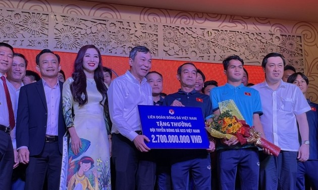 表彰越南U23男足夺得东南亚U23锦标赛冠军的优异成绩