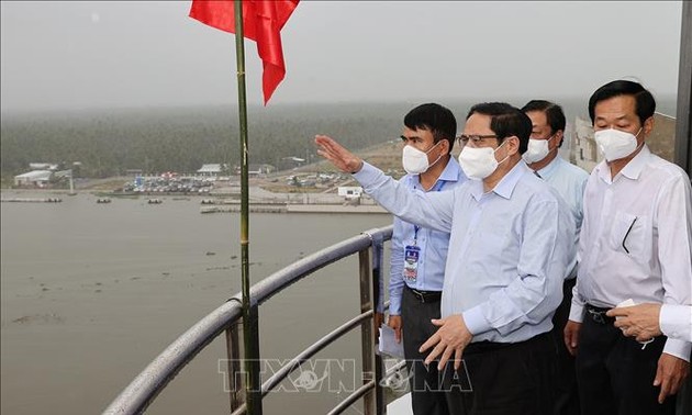越南政府总理范明政出席坚江省盖临-盖比水利项目一期工程落成典礼
