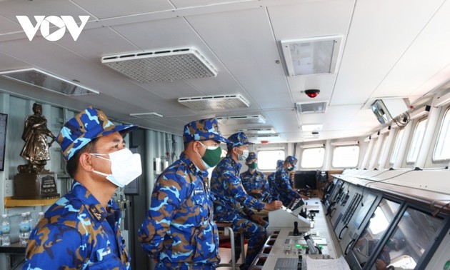越南人民海军舰艇与法国海军舰艇海上联合训练
