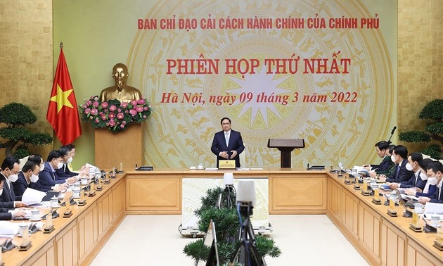 越南政府总理范明政主持政府行政改革指导委员会第一次会议