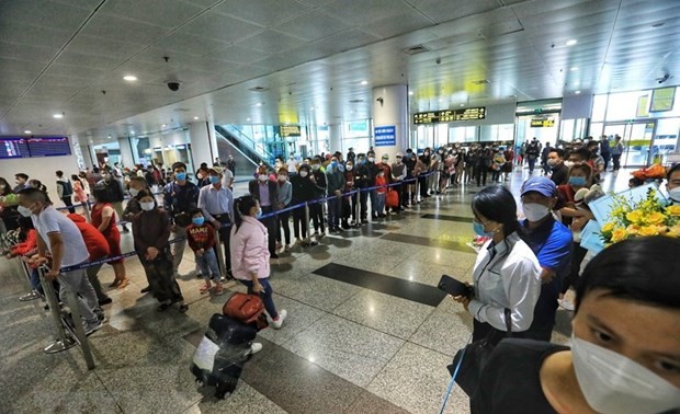 安排两趟航班将近600名旅居乌克兰越南公民安全接回国