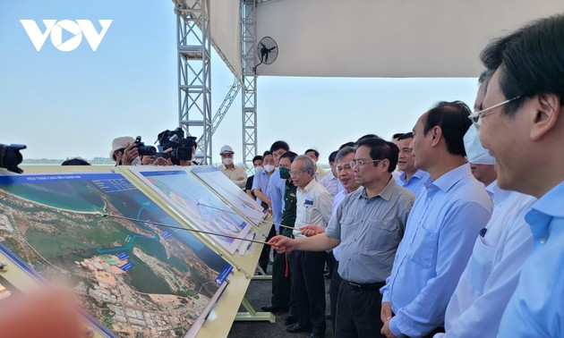 范明政视察广南省一些重点工程和项目