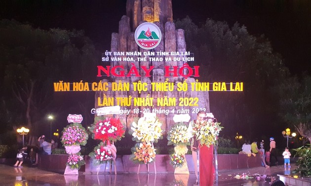 越南嘉莱省少数民族文化节开幕