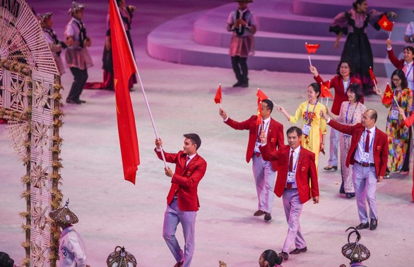 参加第31届东运会的越南体育代表团4月28日宣誓出征 