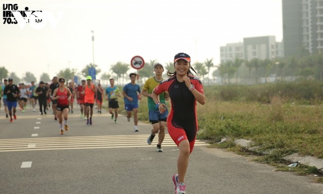   2500多 名运动员参加2022年越南岘港 IRONMAN 70.3 铁人三项赛