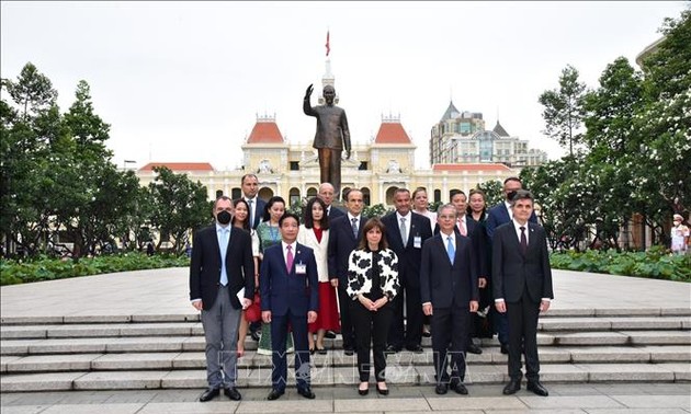 希腊总统结束对越南的正式访问