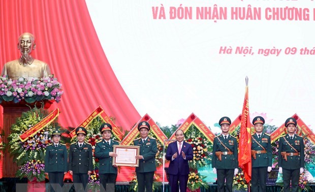 越南国家主席阮春福出席11兵团传统日40周年纪念典礼
