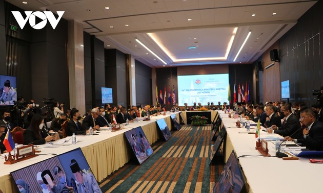 第16届东盟国防部长会议强调及早达成“东海行为准则”的重要性