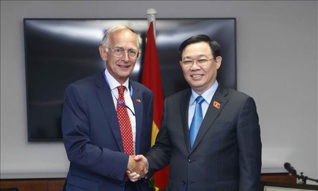 越南和英国促进民间交流