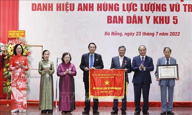 越南国家主席阮春福出席第五军区民医部成立60周年纪念典礼