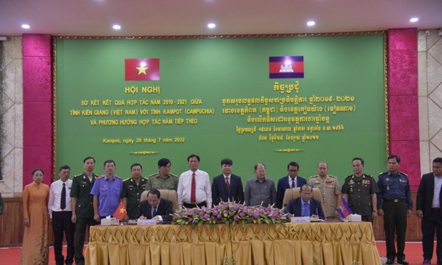加强越南坚江省与柬埔寨贡布省的旅游合作