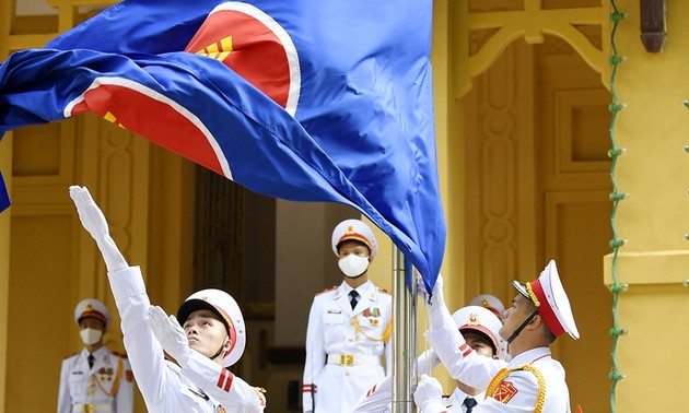   庆祝东盟成立55周年升旗仪式