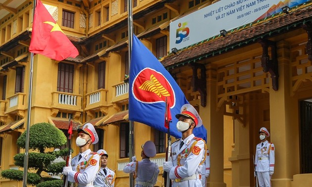 越南同东盟各国一道携手共建强大共同体